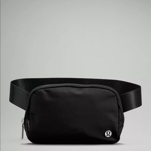 NWT Lululemon Everywhere Belt Bag